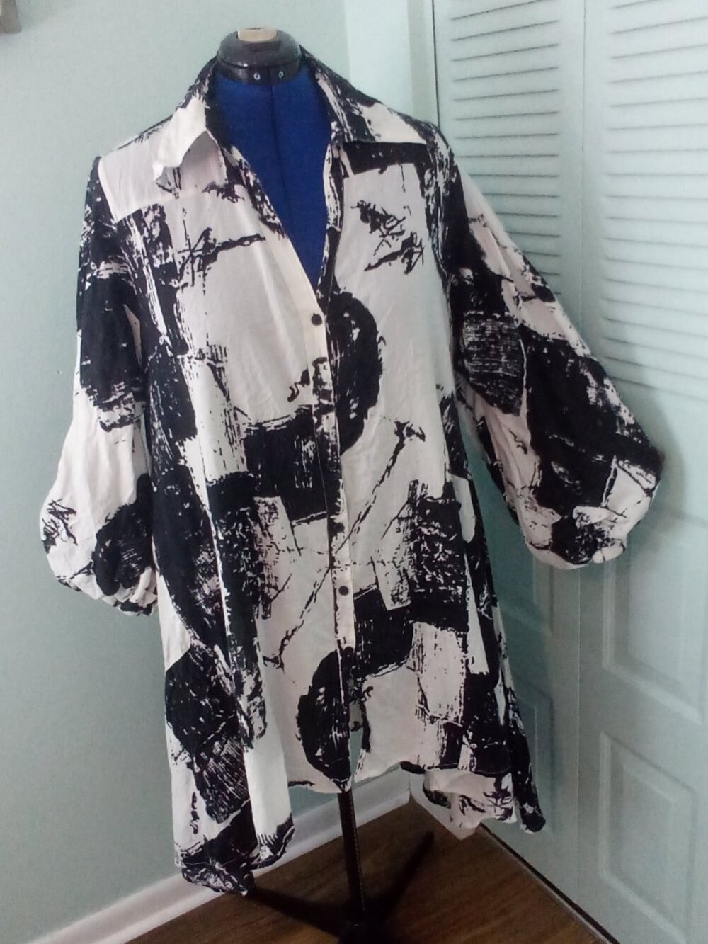 STEP IN STYLE 3X LAGENLOOK BUTTON-UP SHARK BITE ASYMMETRIC HEM ART TEACHER FLOWY